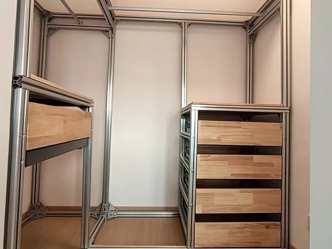 Aluminum vs. Wood Aluminum vs. Wood